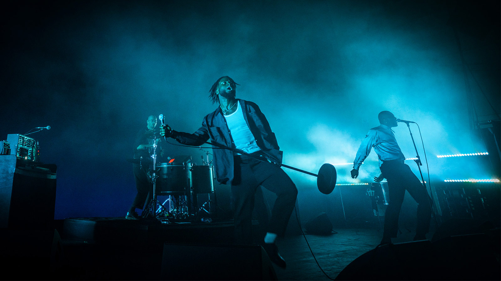 Erzwungene Perspektive für die YOUNG FATHERS mit JDC1 